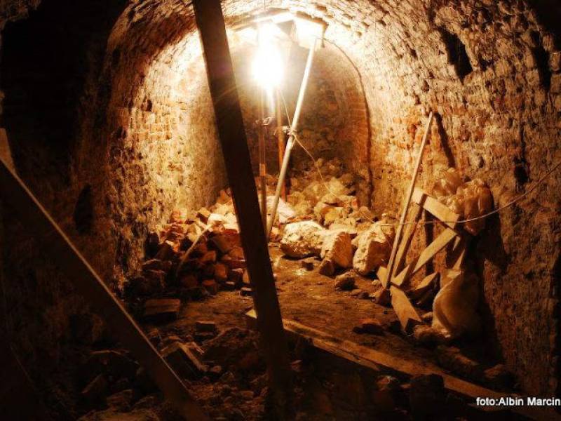 Podziemia Rynku w Krakowie - geneza, unikalne zdjęcia